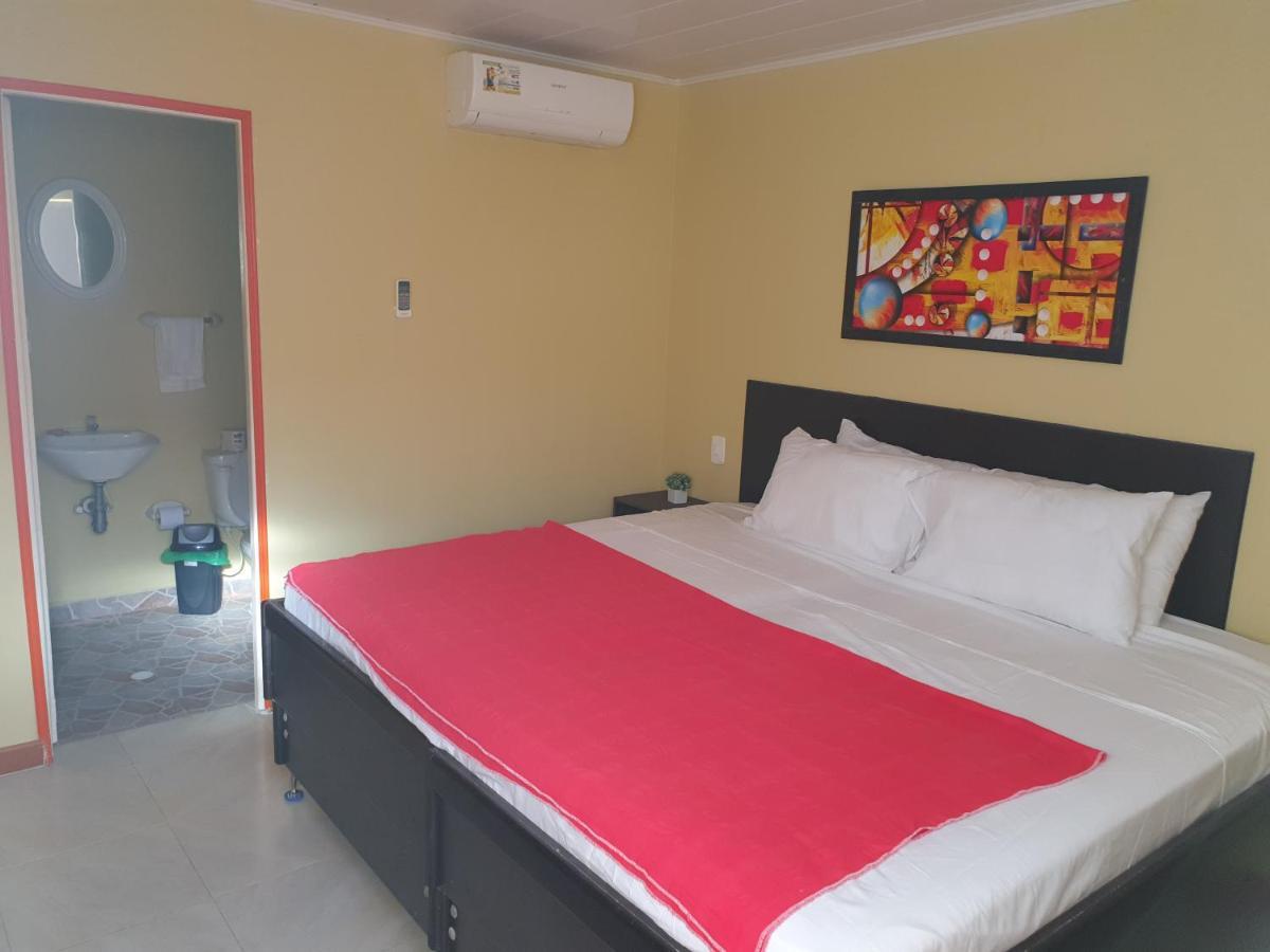 Victoria'S Gennie Bay Village Hostal San Andres  Exterior photo